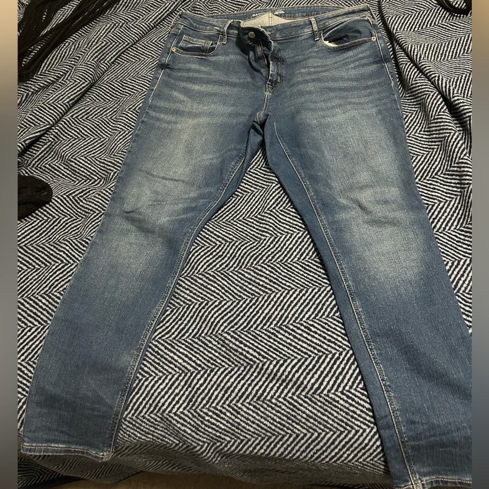 Old Navy Mid-Rise Rockstar Super Skinny - Size 18